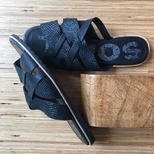 Sorel Ellla slides. US 9. These are UNWORN.